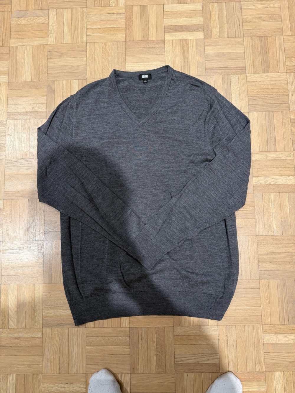 Used - Set of 2 - Uniqlo V-Neck Men’s Wool Sweaters - Navy & Gray - Size L